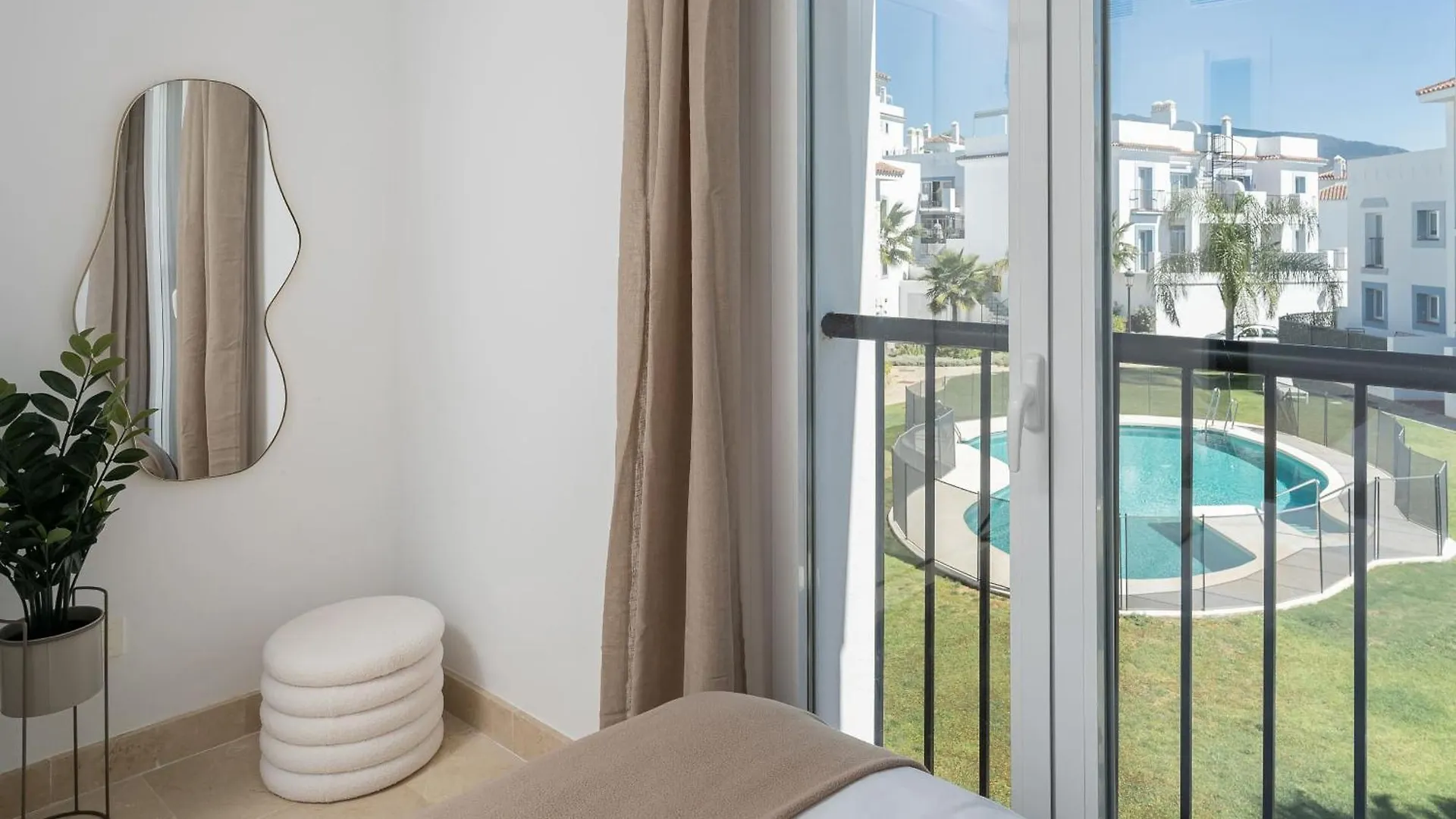 Paraiso Pueblo Penthouse With Solarium - 4202 Estepona 0*,  Španělsko
